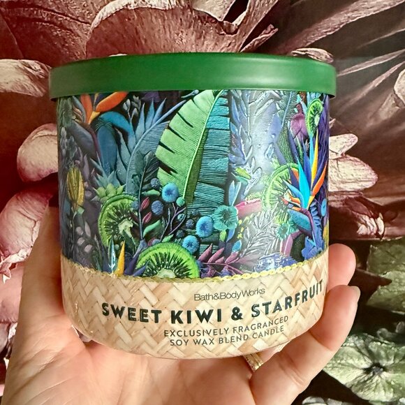 NEW SWEET KIWI & STARFRUIT 3-Wick 14.5 oz Candle by Bath and Body Works - Picture 1 of 4